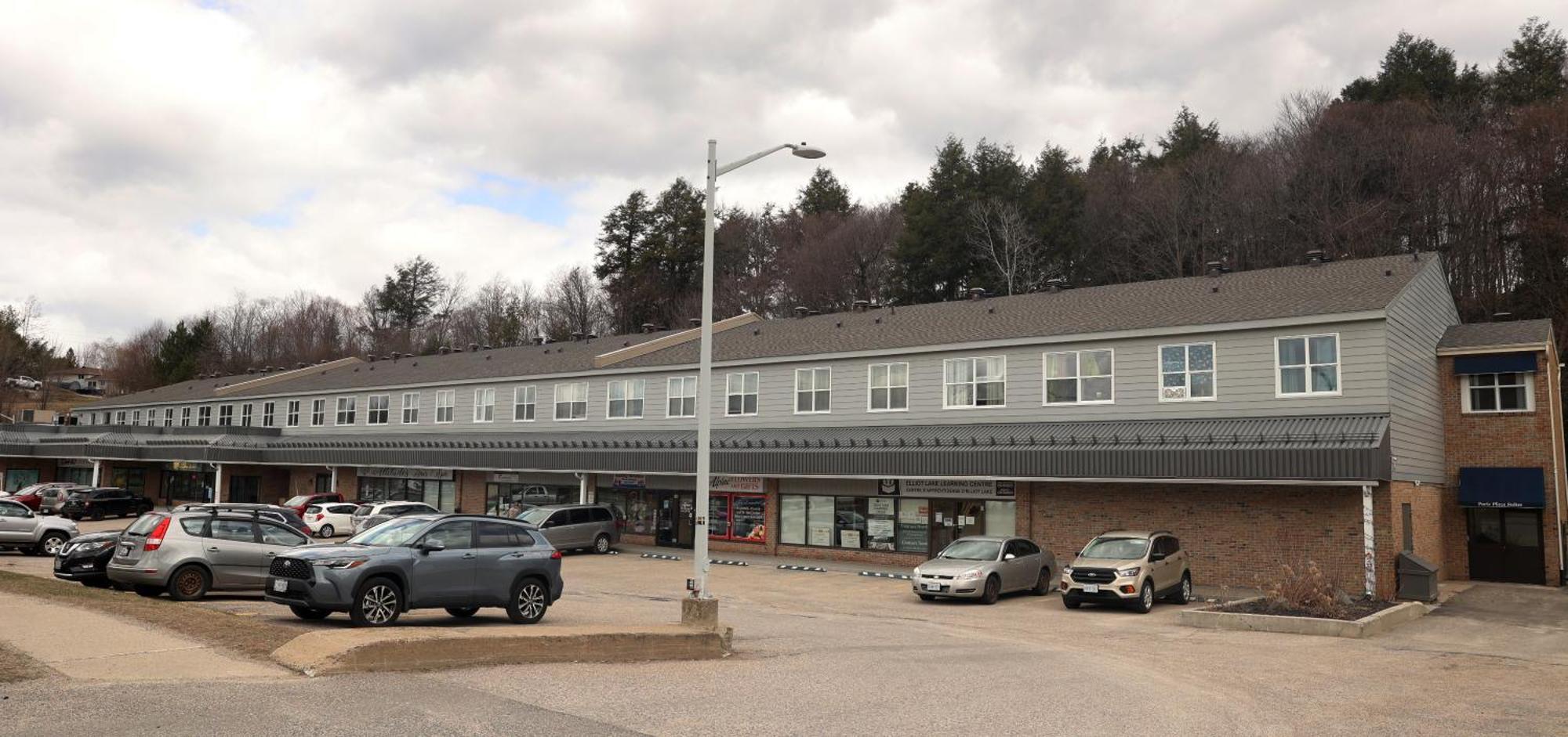 Paris Plaza Apartamento Elliot Lake Exterior foto
