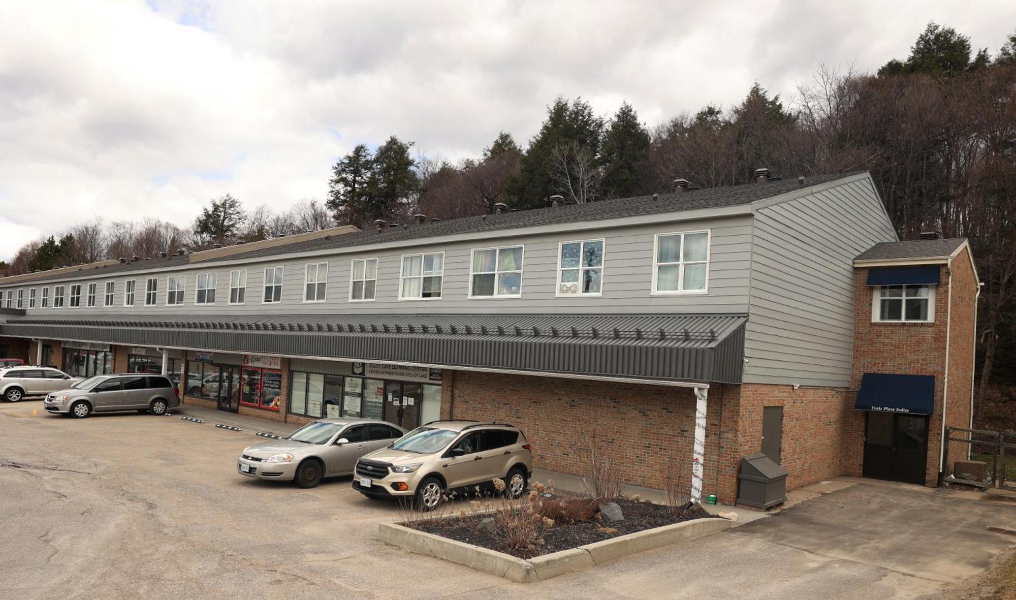 Paris Plaza Apartamento Elliot Lake Exterior foto