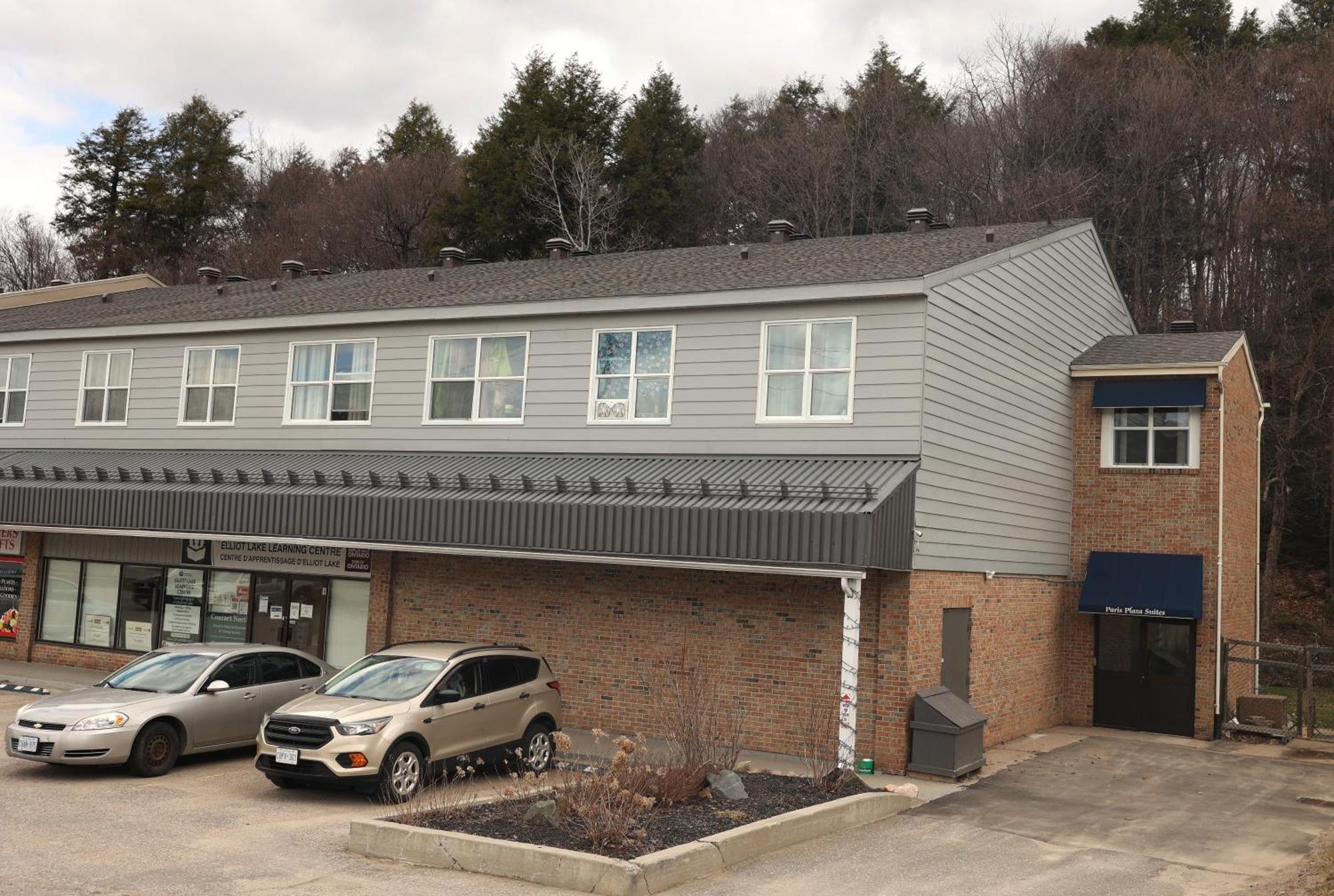 Paris Plaza Apartamento Elliot Lake Exterior foto